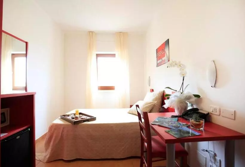 Standard Yhden Hengen Huone, Delle More
