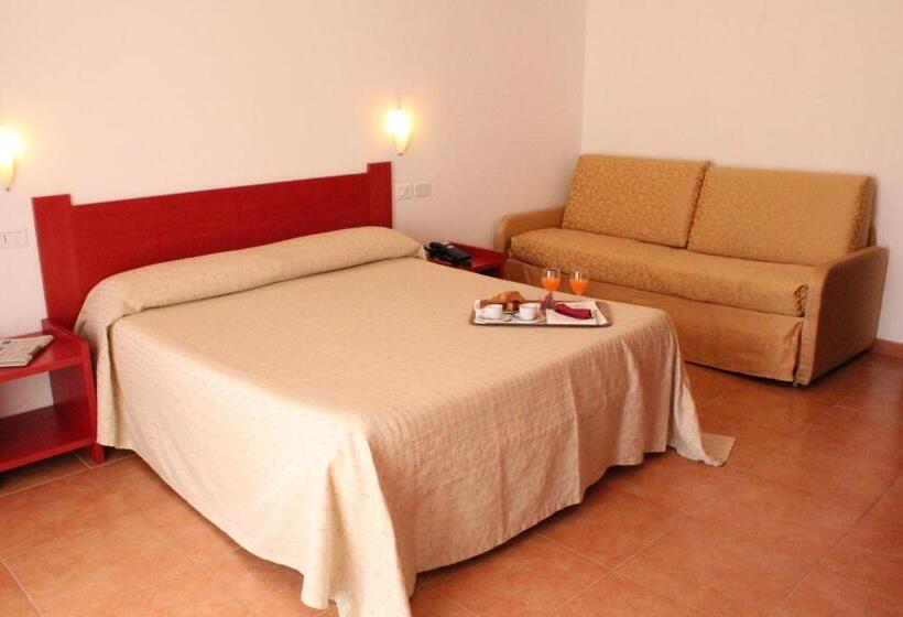 חדר לארבעה סטנדרטי עם מרפסת, Delle More