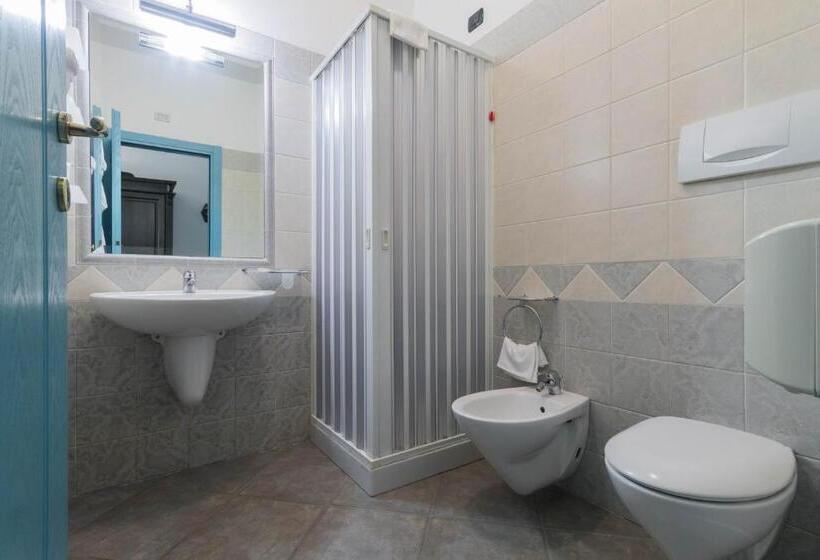 패밀리 룸, Don Luis