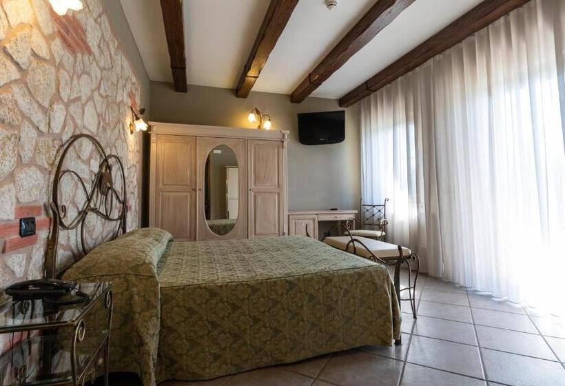 패밀리 룸, Don Luis