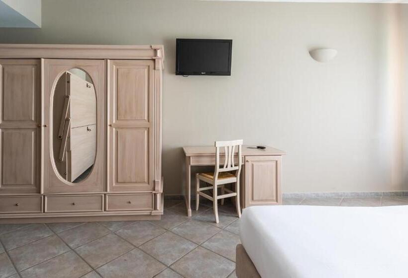 패밀리 룸, Don Luis