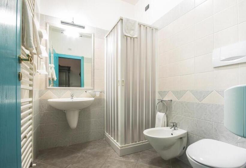 패밀리 룸, Don Luis