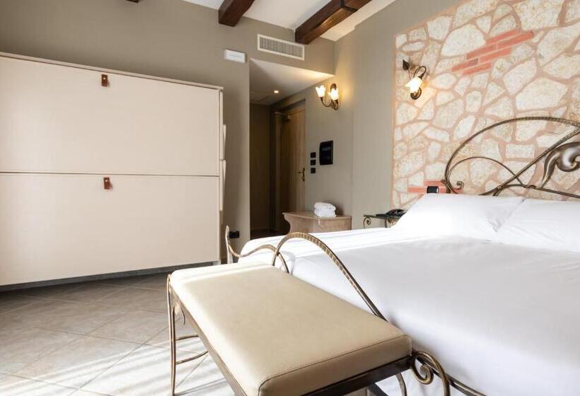 패밀리 룸, Don Luis