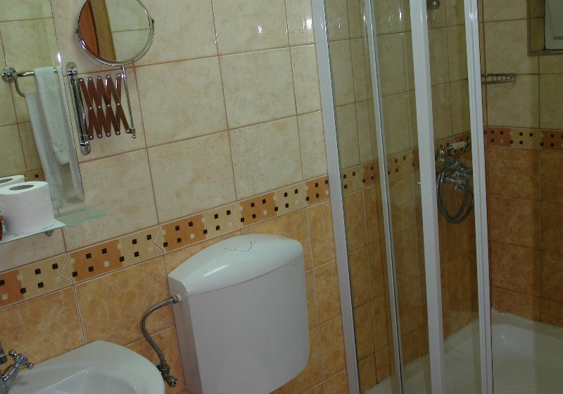 اتاق استاندارد سه نفره, Fineso