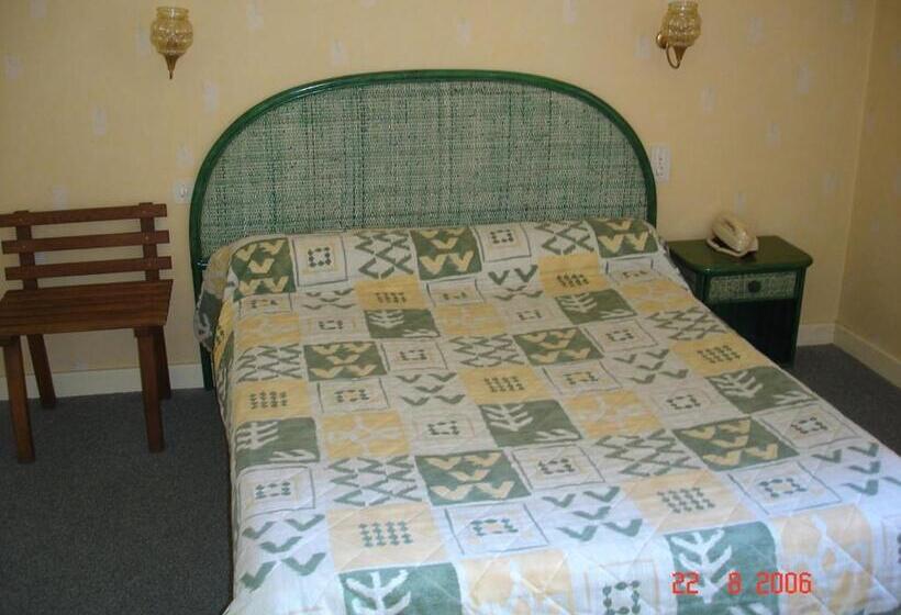 スタンダードルーム, George