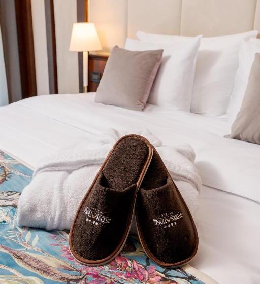 발코니가 있는 스위트, International