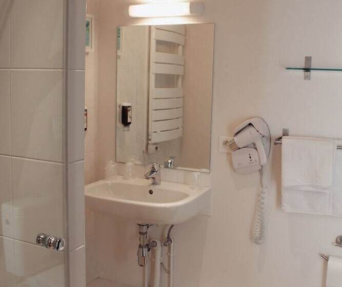 标准单人间, Le Gouverneur