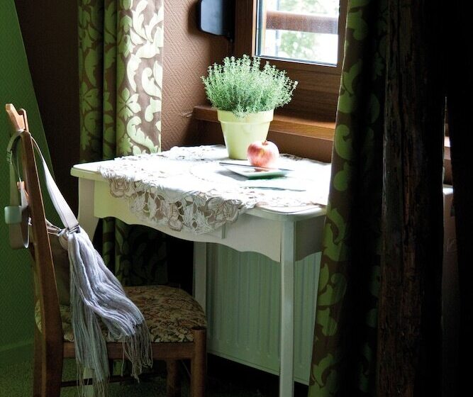 标准单人间, Le Gouverneur