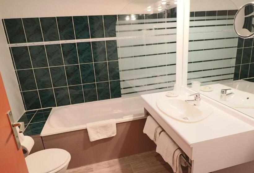 Номер Стандарт, Logis Hôtel Des Oliviers