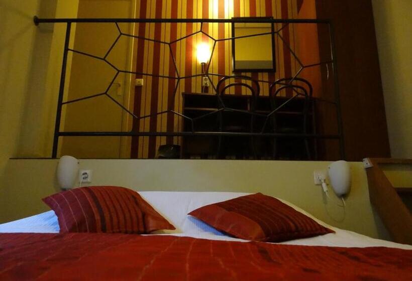 חדר בסיסי, Martini