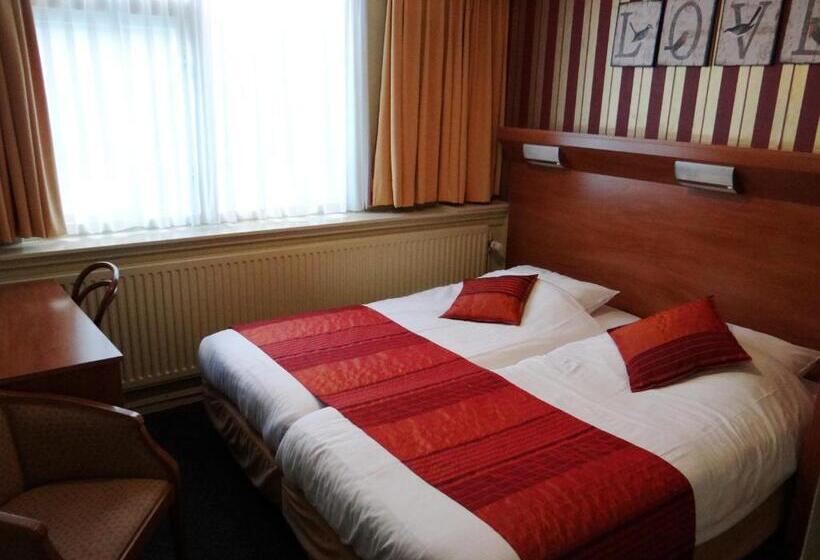 חדר בסיסי, Martini