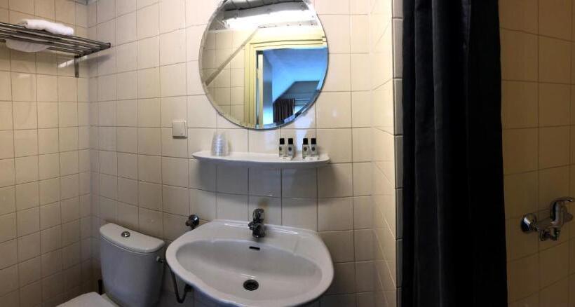 חדר בסיסי, Martini