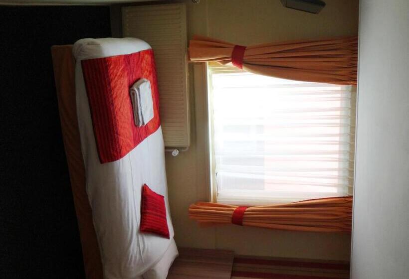 חדר סטנדרט יחיד, Martini