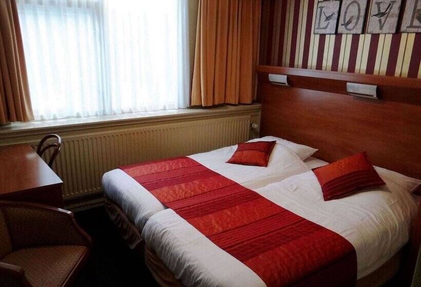 חדר בסיסי, Martini