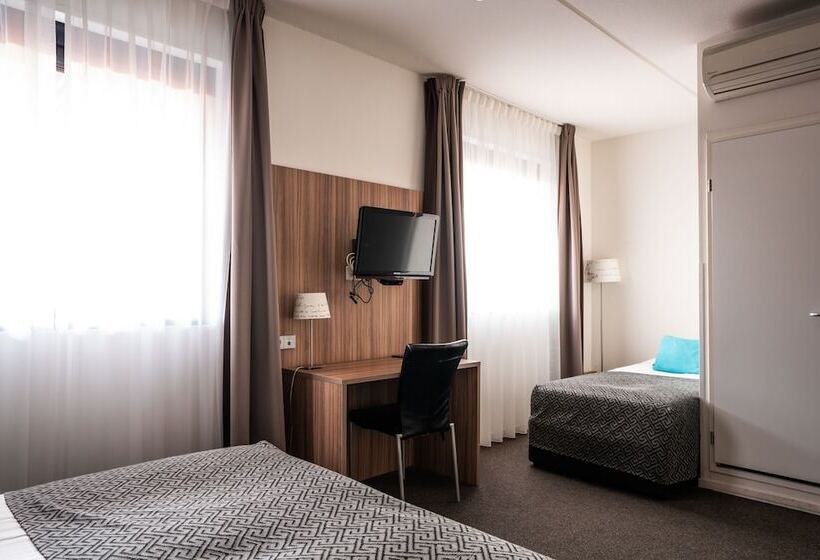 חדר סטנדרט לשלושה, Martini