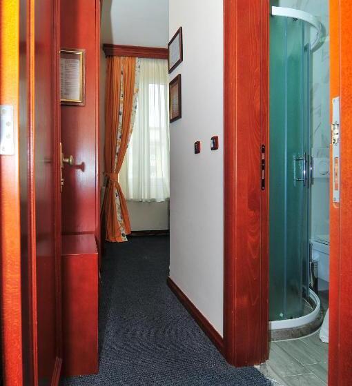 اتاق استاندارد یک نفره, Montenegrino