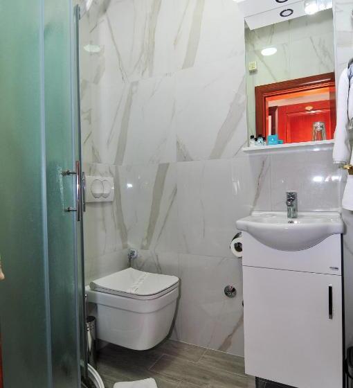 اتاق استاندارد یک نفره, Montenegrino