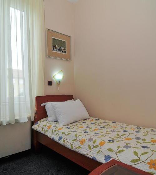 اتاق استاندارد یک نفره, Montenegrino