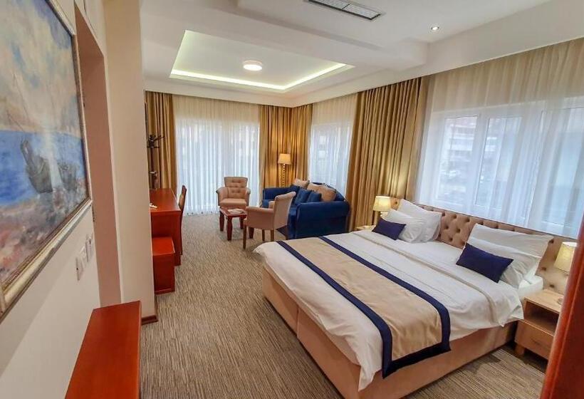 استودیو استاندارد با بالکن, Montenegrino