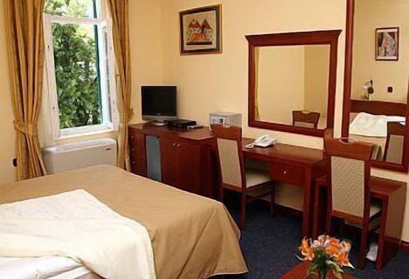 اتاق لوکس, Montenegrino