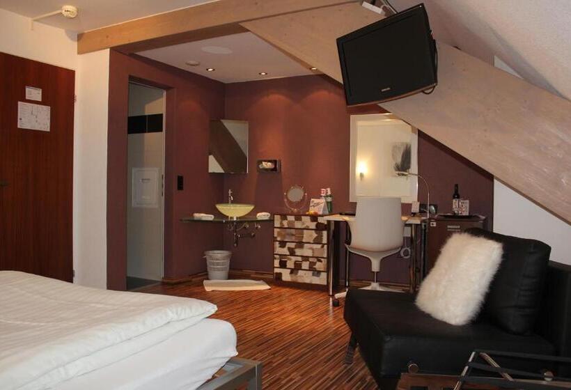 חדר סופריור, Murtenhof & Krone