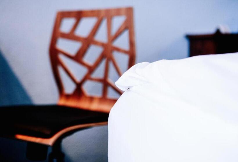 חדר סופריור, Murtenhof & Krone