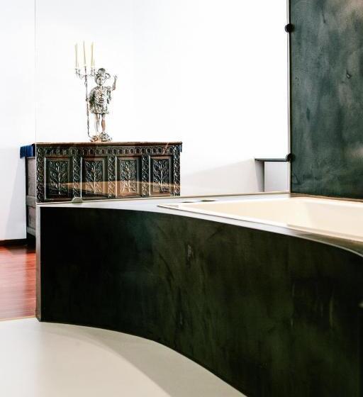 סוויטת סניור, Murtenhof & Krone