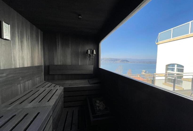 סוויטה, Murtenhof & Krone