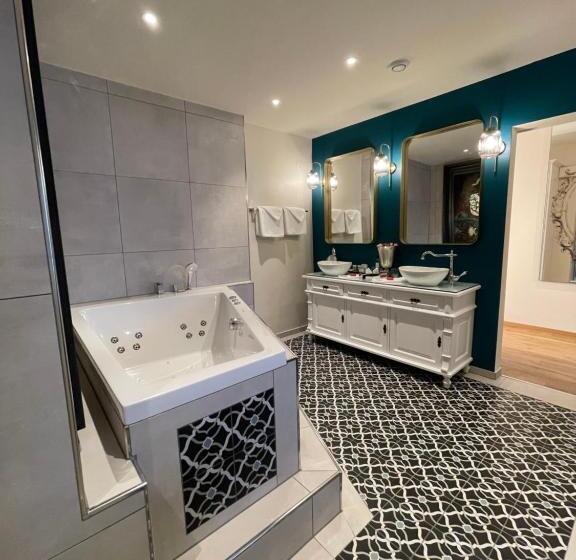 סוויטה, Murtenhof & Krone