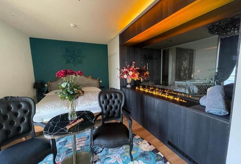 סוויטה, Murtenhof & Krone