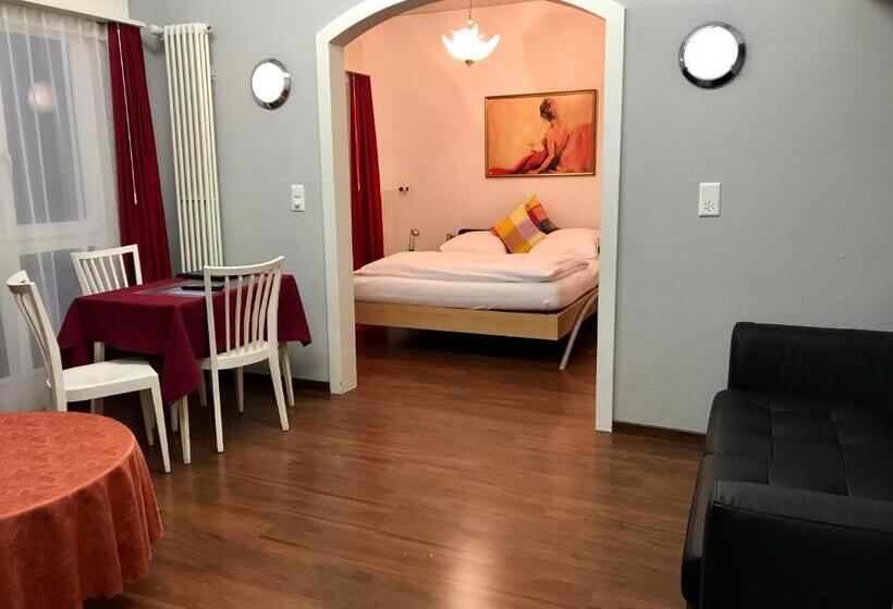 חדר סטנדרט לשלושה, Murtenhof & Krone