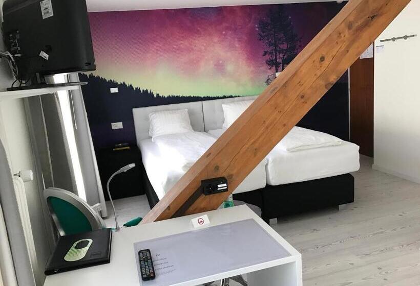 חדר סטנדרט לשלושה, Murtenhof & Krone