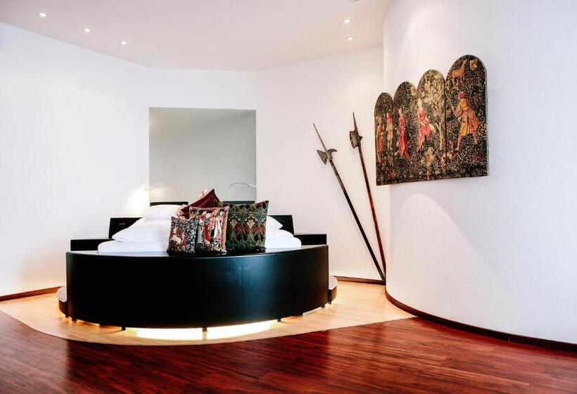 סוויטת סניור, Murtenhof & Krone