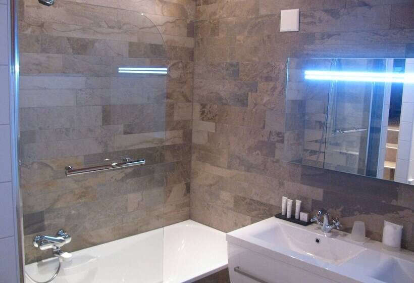 סוויטת ג'וניור, Murtenhof & Krone