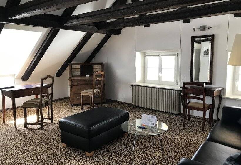 סוויטת ג'וניור, Murtenhof & Krone