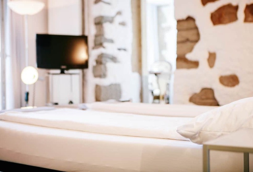 סוויטת ג'וניור, Murtenhof & Krone