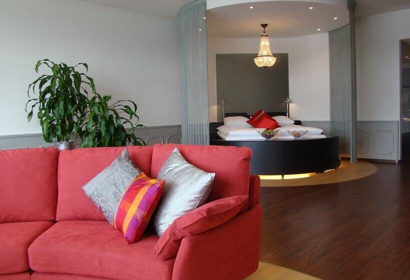 סוויטת סניור, Murtenhof & Krone