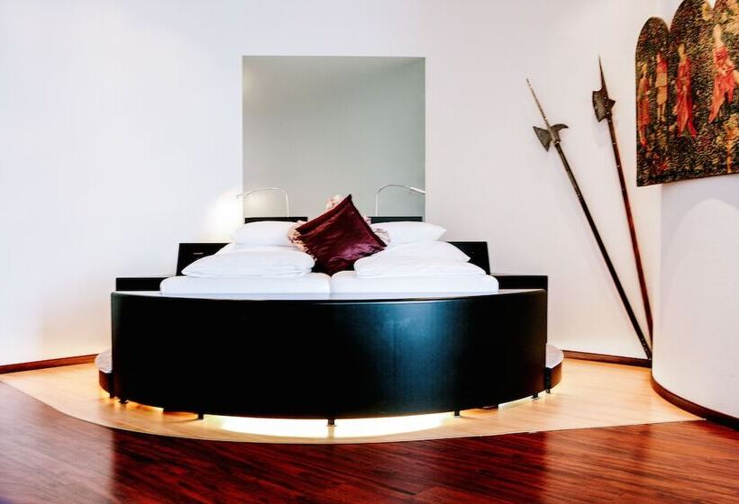 סוויטת סניור, Murtenhof & Krone