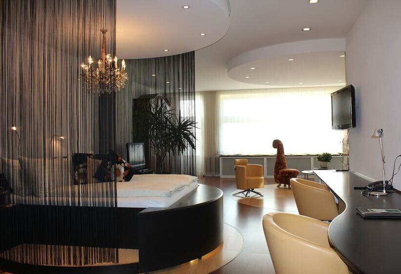 סוויטת סניור, Murtenhof & Krone