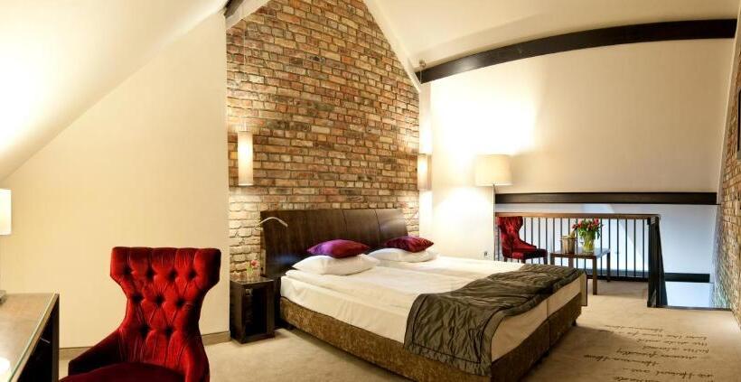 חדר סופריור יחיד, Remes