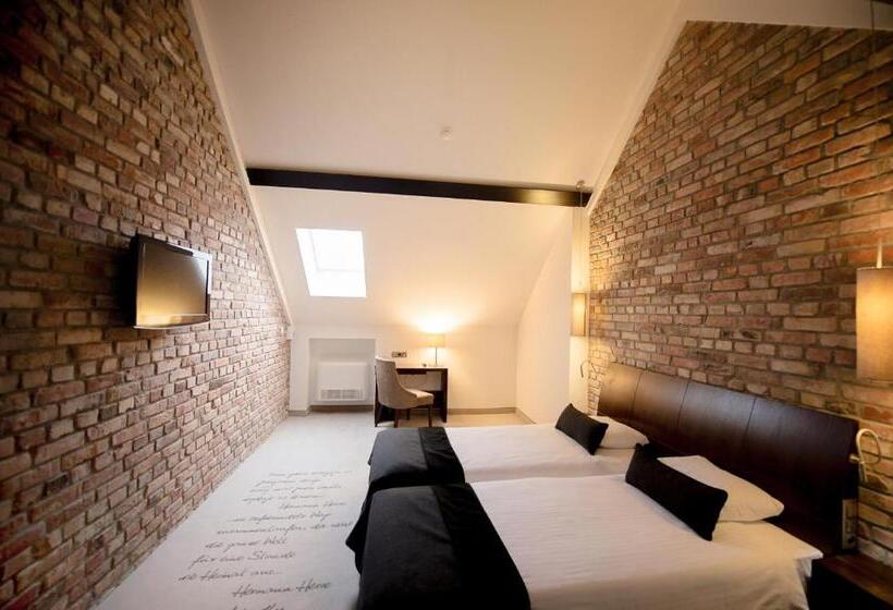 חדר סופריור יחיד, Remes