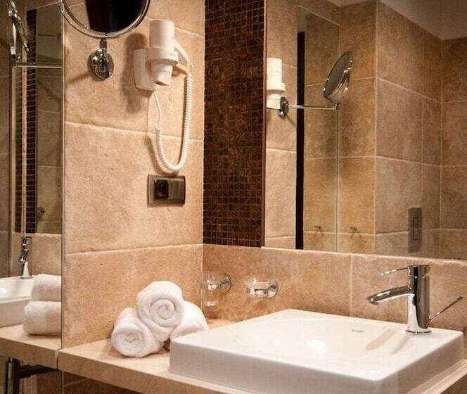 חדר סטנדרט יחיד, Remes