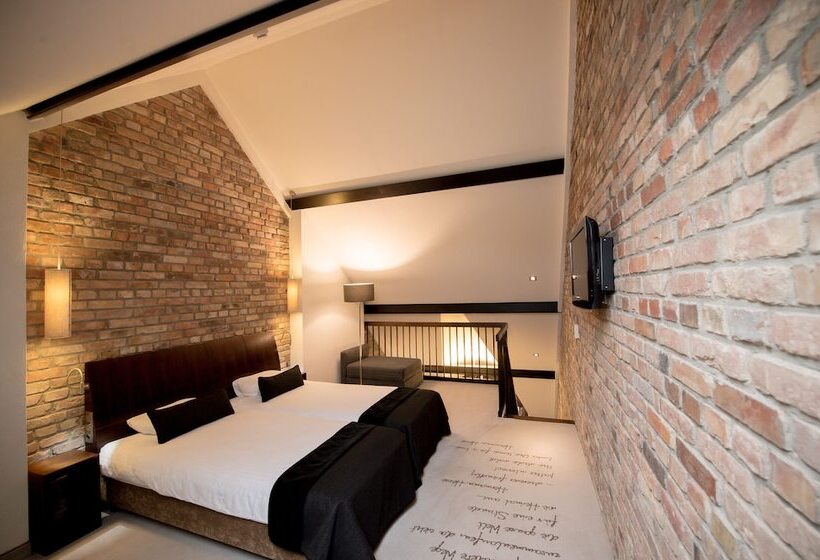 חדר סופריור יחיד, Remes