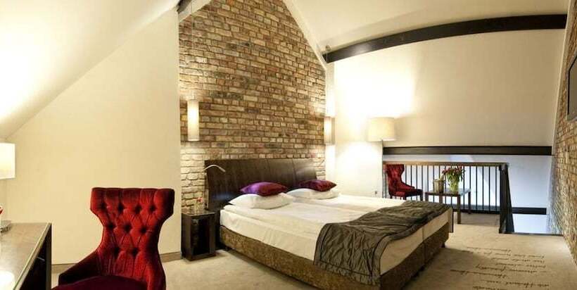 חדר סופריור, Remes