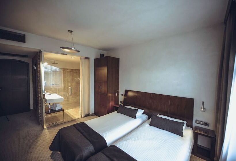 חדר סטנדרט יחיד, Remes