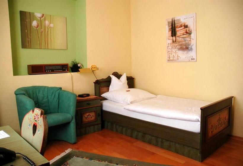 Quarto Estandar Individual, Sarbacher