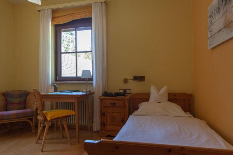 Quarto Estandar Individual, Sarbacher