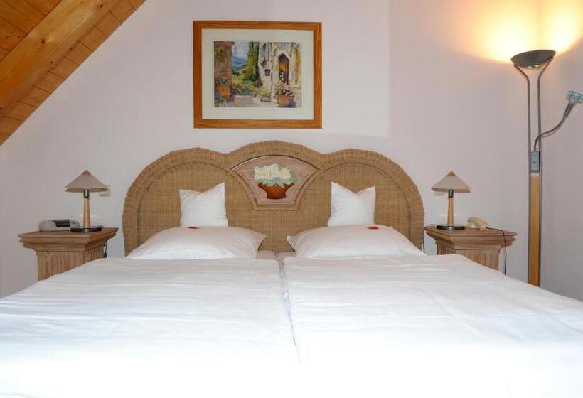 Quarto Estandar, Sarbacher