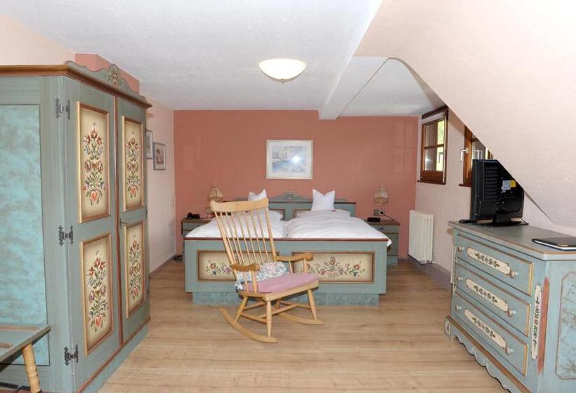 Quarto Estandar, Sarbacher