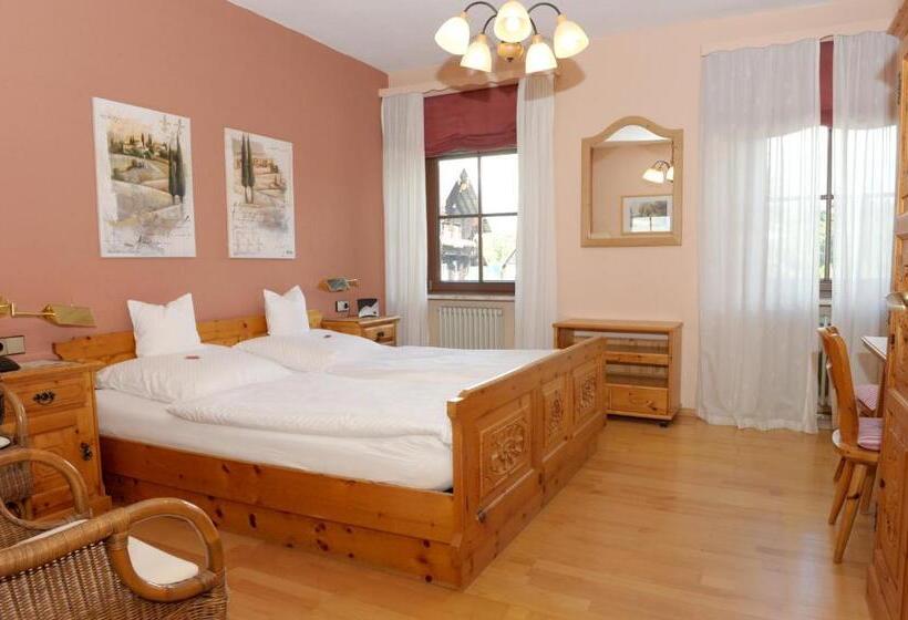 Quarto Estandar, Sarbacher